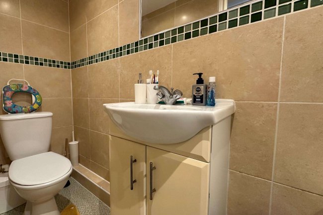 8 Castle Street, Reading RG1 7RD 4