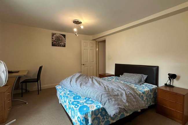 8 Castle Street, Reading RG1 7RD 4