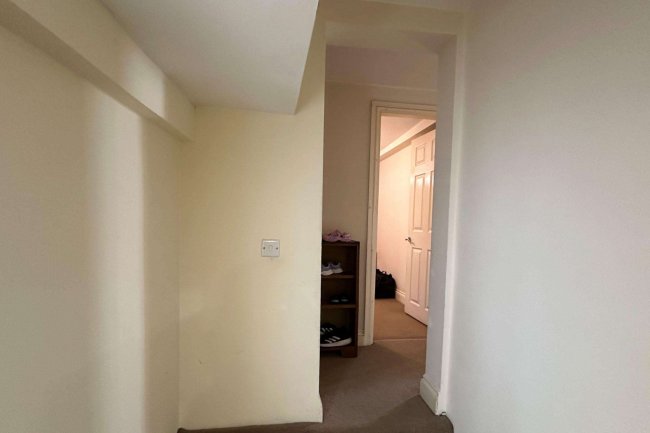 8 Castle Street, Reading RG1 7RD 4