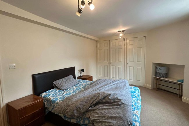8 Castle Street, Reading RG1 7RD 4