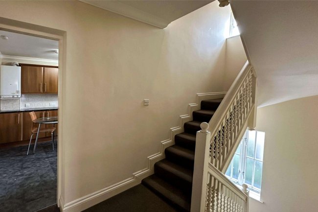 8 Castle Street, Reading RG1 7RD 4