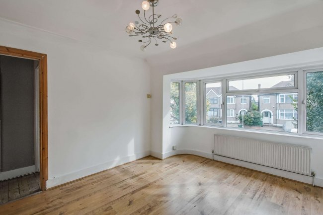 284 Hall Lane, Chingford, London, E4 8HY 9