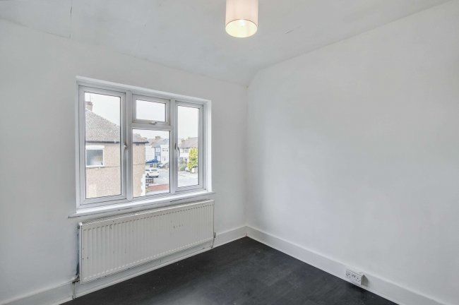 284 Hall Lane, Chingford, London, E4 8HY 9