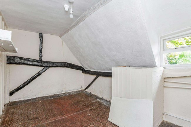 9 South End Road, Milton Bryan, Milton Keynes  Bedfordshire MK17 9HS 8