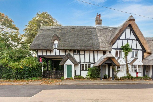 9 South End Road, Milton Bryan, Milton Keynes  Bedfordshire MK17 9HS 8