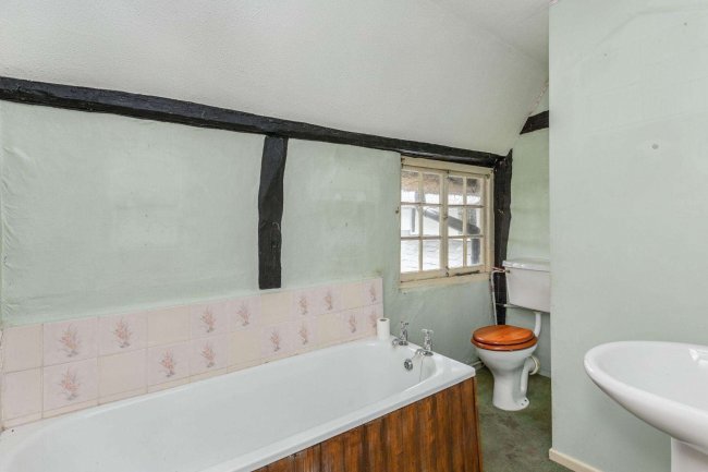 9 South End Road, Milton Bryan, Milton Keynes  Bedfordshire MK17 9HS 8