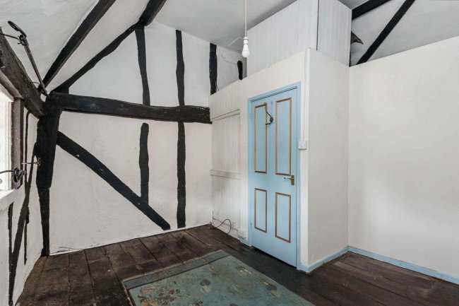 9 South End Road, Milton Bryan, Milton Keynes  Bedfordshire MK17 9HS 8