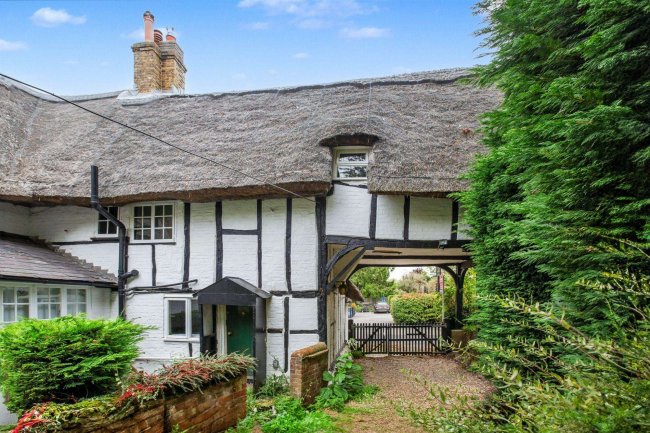 9 South End Road, Milton Bryan, Milton Keynes  Bedfordshire MK17 9HS 8