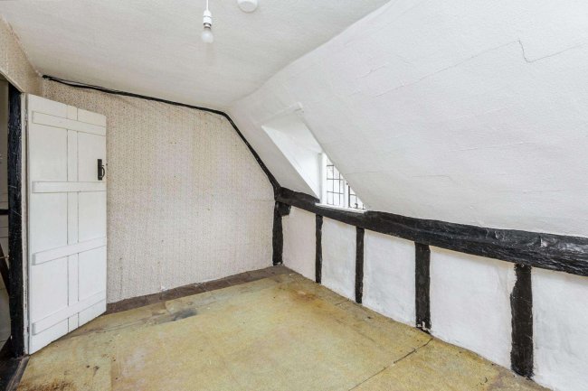 9 South End Road, Milton Bryan, Milton Keynes  Bedfordshire MK17 9HS 8