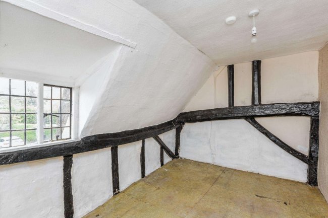 9 South End Road, Milton Bryan, Milton Keynes  Bedfordshire MK17 9HS 8