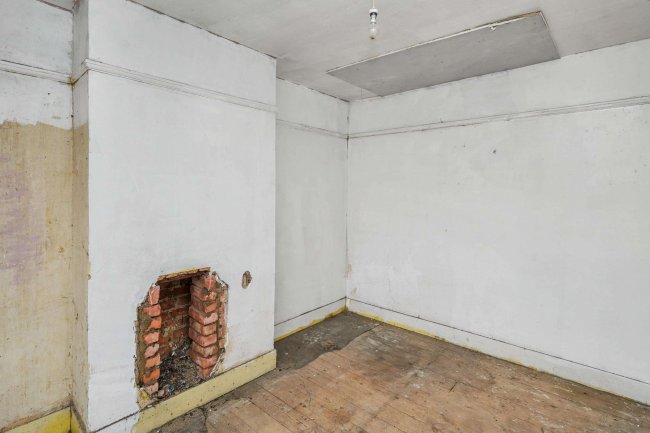 42 James Avenue, Dagenham, London, RM8 1LJ 2