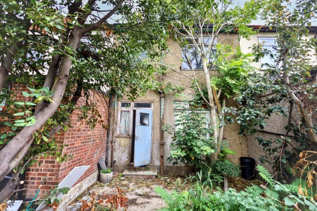 42 James Avenue, Dagenham, London, RM8 1LJ 2