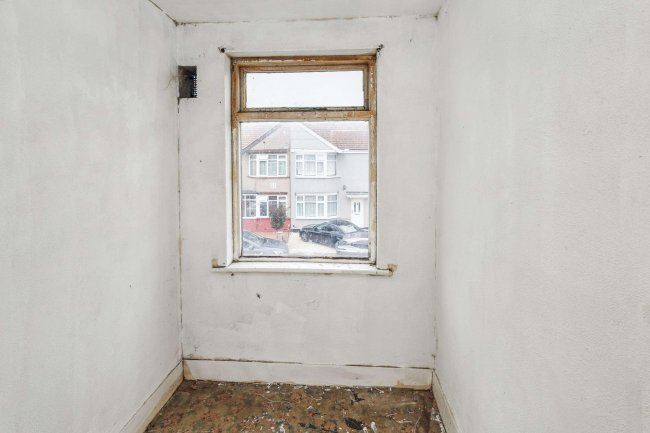 42 James Avenue, Dagenham, London, RM8 1LJ 2