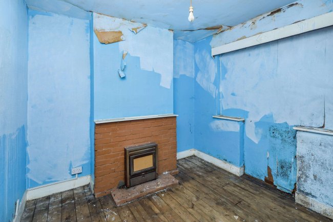 42 James Avenue, Dagenham, London, RM8 1LJ 2