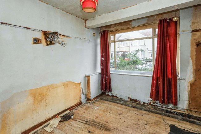 42 James Avenue, Dagenham, London, RM8 1LJ 2