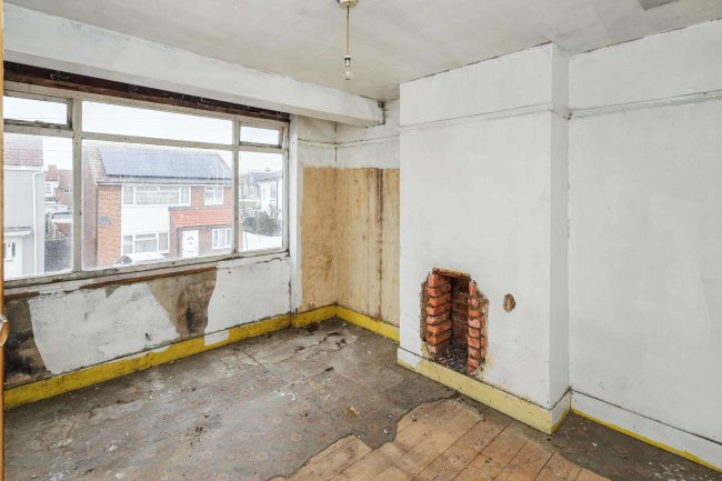 42 James Avenue, Dagenham, London, RM8 1LJ 2