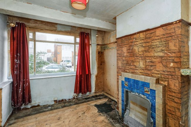 42 James Avenue, Dagenham, London, RM8 1LJ 2