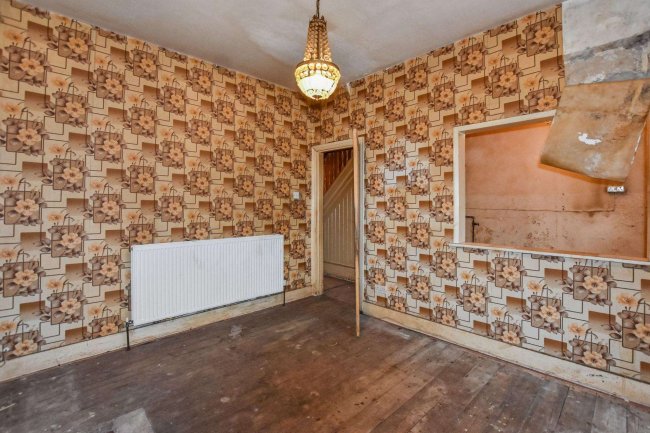 11 Hunter Road, Thornton Heath, CR7 8QJ 4