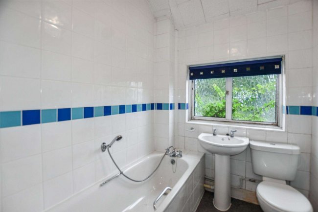 11 Hunter Road, Thornton Heath, CR7 8QJ 4