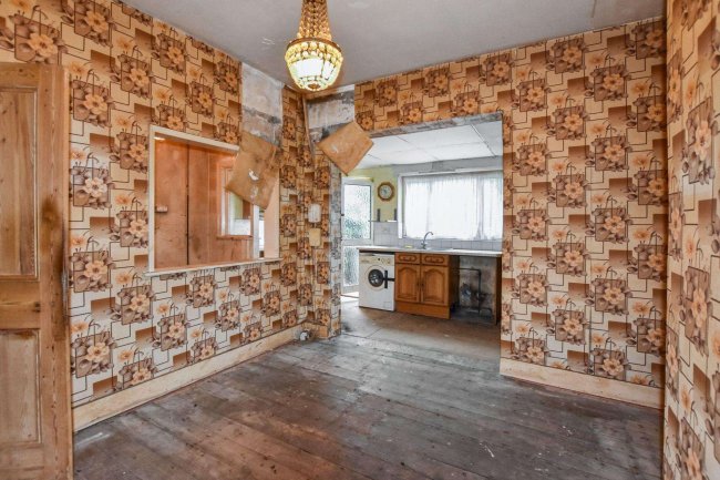 11 Hunter Road, Thornton Heath, CR7 8QJ 4