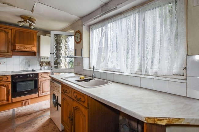 11 Hunter Road, Thornton Heath, CR7 8QJ 4