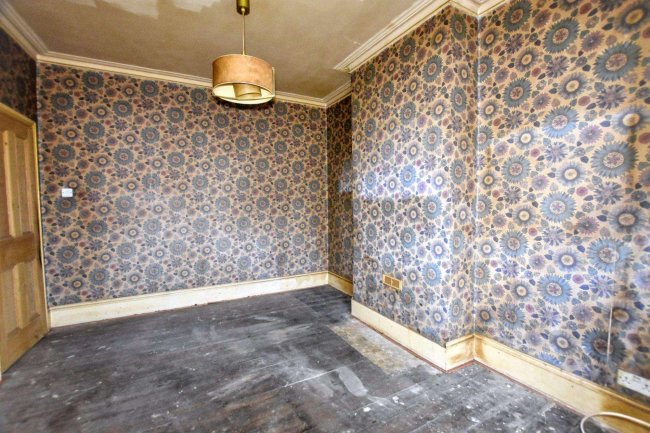 11 Hunter Road, Thornton Heath, CR7 8QJ 4