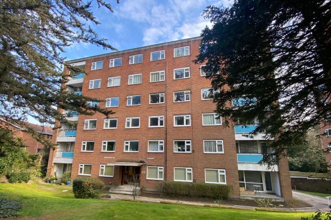 Guildford Court, 29 Surrey Rd, Bournemouth BH4 9HP 3