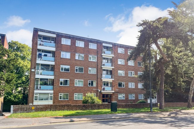 Guildford Court, 29 Surrey Rd, Bournemouth BH4 9HP 3