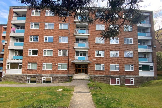 Guildford Court, 29 Surrey Rd, Bournemouth BH4 9HP 3