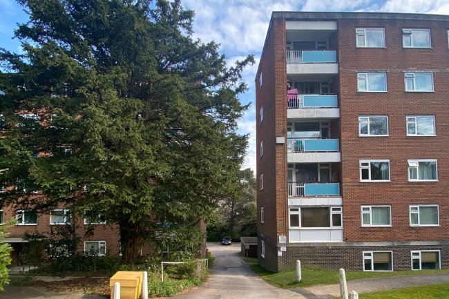 Guildford Court, 29 Surrey Rd, Bournemouth BH4 9HP 3