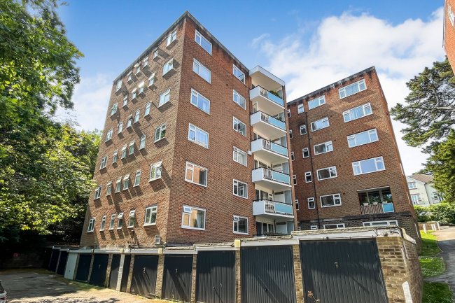 Guildford Court, 29 Surrey Rd, Bournemouth BH4 9HP 3