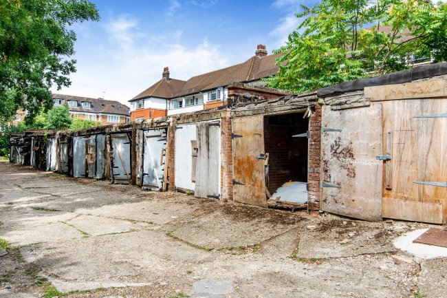 16 lock-up Garages at Lyttelton Road,Hampstead Garden Suburb, London N2 0RA 3