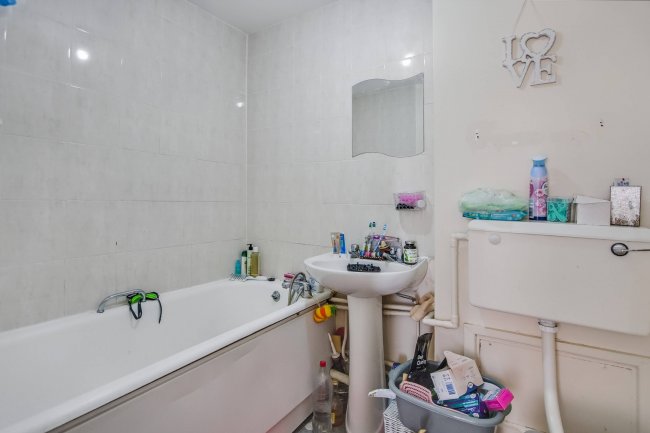 114 Jersey House, 2 Eastfield Road, Enfield, Middlesex, EN3 5UY 2