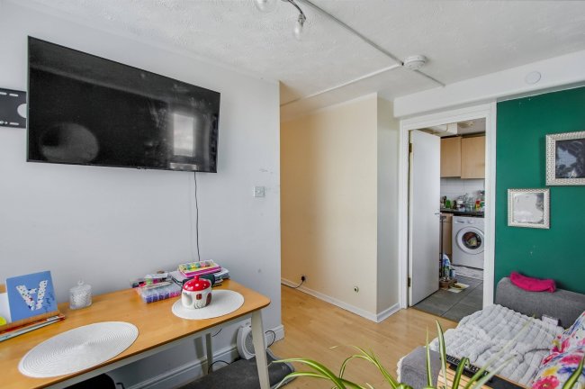 114 Jersey House, 2 Eastfield Road, Enfield, Middlesex, EN3 5UY 2