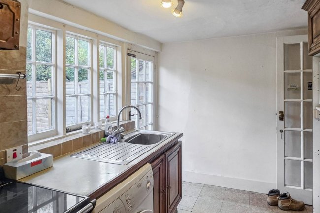 2 The Green, Bisham, Marlow SL7 1RY 4