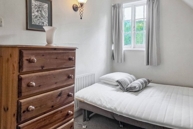 2 The Green, Bisham, Marlow SL7 1RY 4