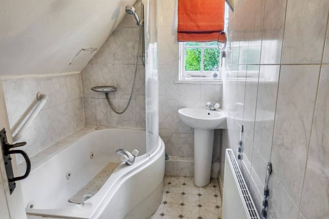 2 The Green, Bisham, Marlow SL7 1RY 4