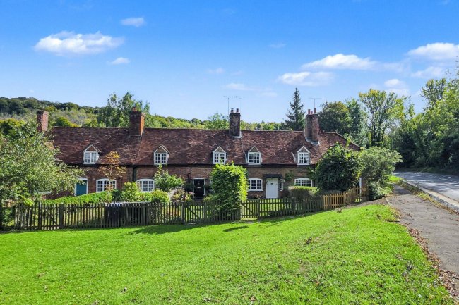 2 The Green, Bisham, Marlow SL7 1RY 4