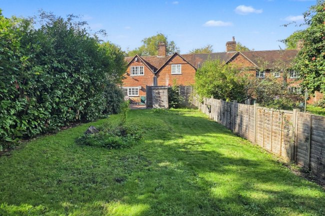 2 The Green, Bisham, Marlow SL7 1RY 4