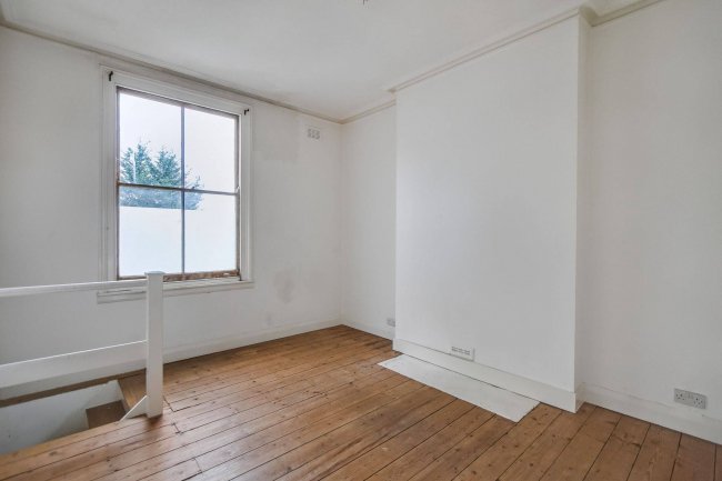 196 High Road, Tottenham, London, N15 4NP 2