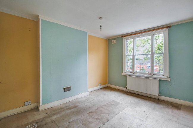 196 High Road, Tottenham, London, N15 4NP 2