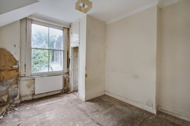 196 High Road, Tottenham, London, N15 4NP 2