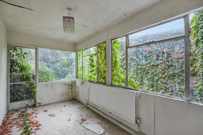 196 High Road, Tottenham, London, N15 4NP 2