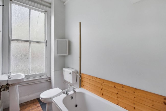 196 High Road, Tottenham, London, N15 4NP 2