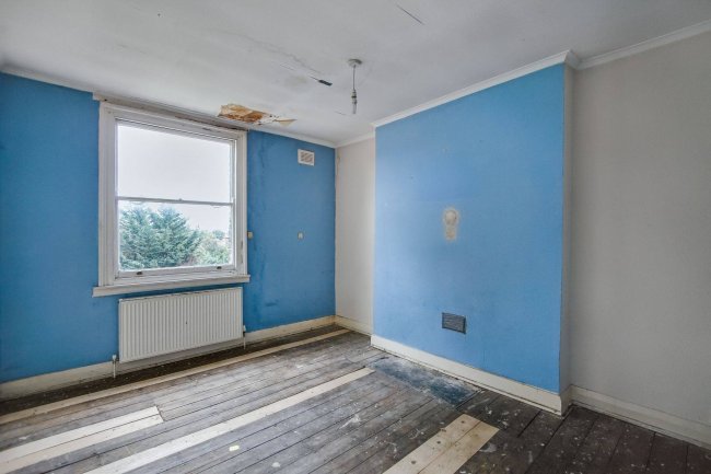 196 High Road, Tottenham, London, N15 4NP 2