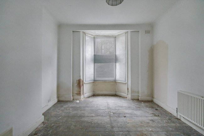 196 High Road, Tottenham, London, N15 4NP 2