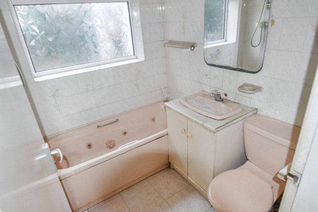 11 Thames Close, Bulkington, Bedworth, Warwickshire, CV12 9QF 4