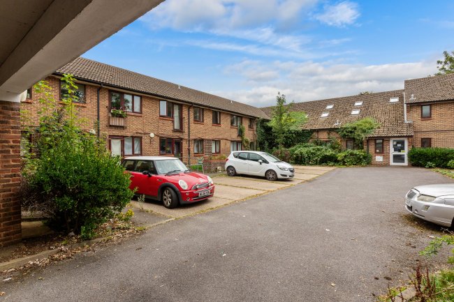 Verdon Court, Bishops Orchard, Farnham Royal, Slough SL2 3AB 3
