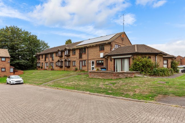 Verdon Court, Bishops Orchard, Farnham Royal, Slough SL2 3AB 3