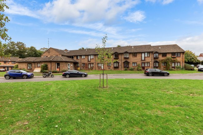 Verdon Court, Bishops Orchard, Farnham Royal, Slough SL2 3AB 3